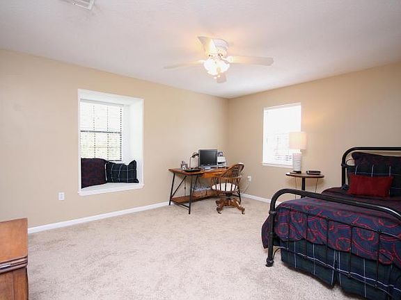 4th image of 115 Lake Lorraine Cir
