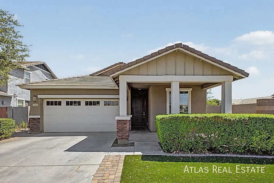 Spacious East Mesa Home with 5 Bedrooms & 3 Bathrooms — Photo 2