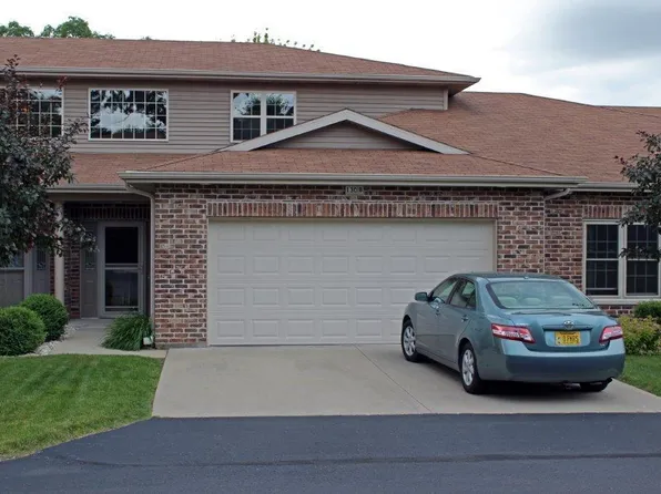 130 Eagle Pointe Dr #903, Delavan, WI 53115