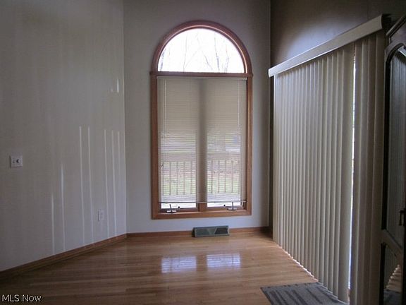 5th image of 10433 Westwood Rd