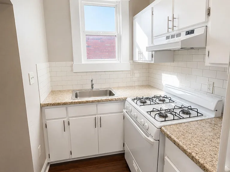 521 W Missouri Ave #13 — Photo 7