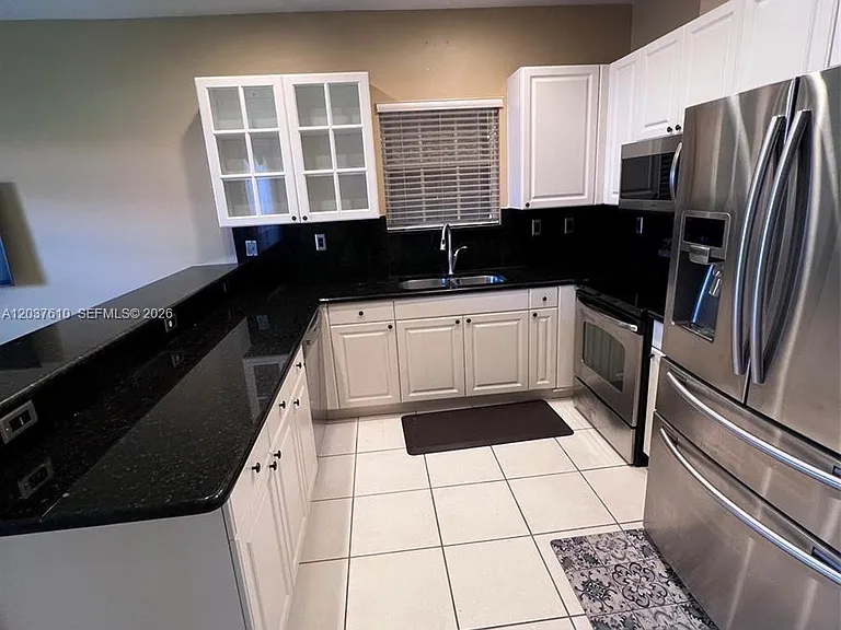 10155 SW 159th Ct — Photo 3