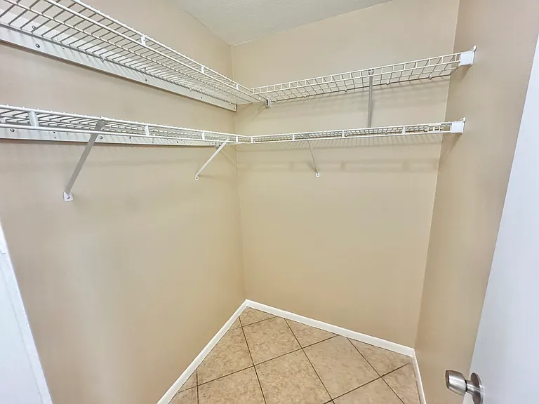 5002 Seneca Ave — Photo 10