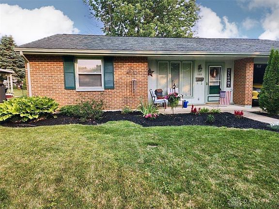 5th image of 988 Kathryn Dr
