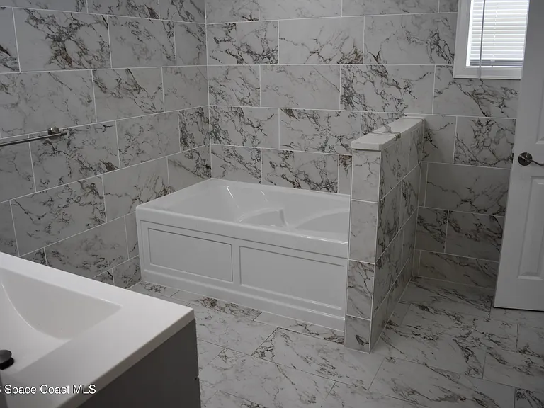 1019 Early Dr NW — Photo 10