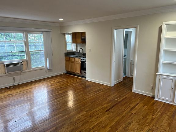 3rd image of 421 Shirley Pl #8