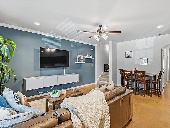 5th image of 339 Newcomb Ln