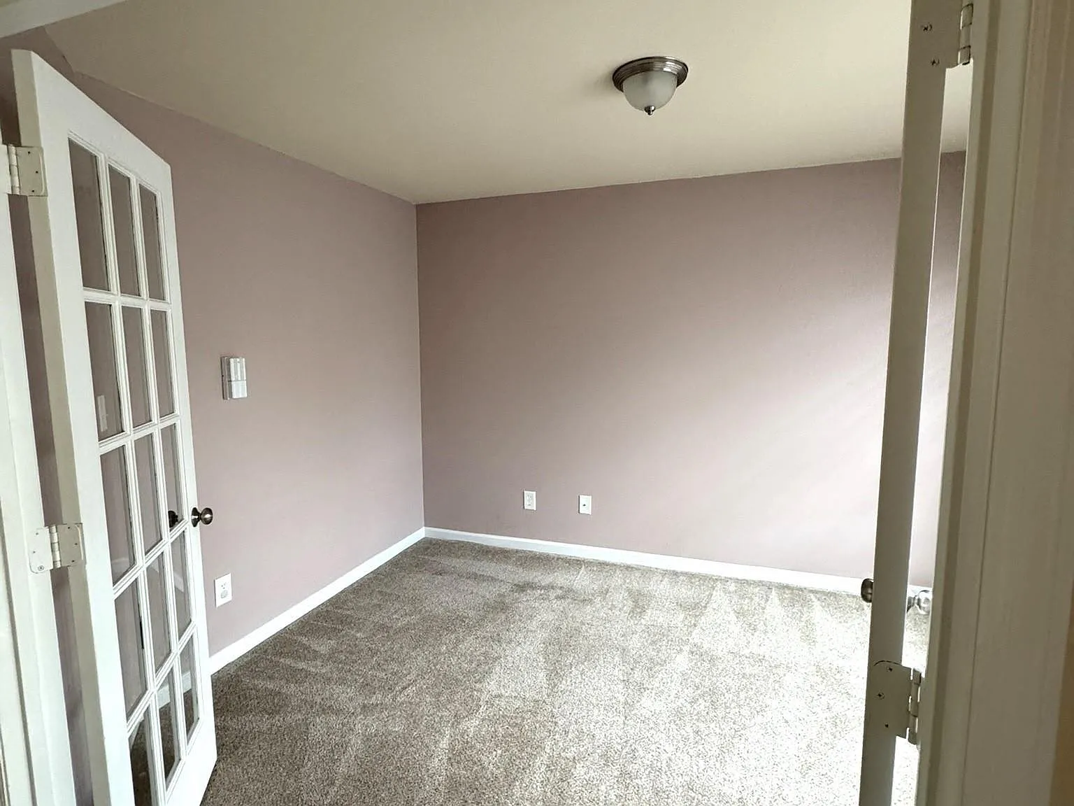 3 bed, 2.0 bath, 2463 sqft, $1,900 — Photo 3