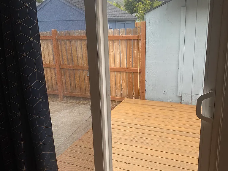 1132 SW Rogue River Ave — Photo 10