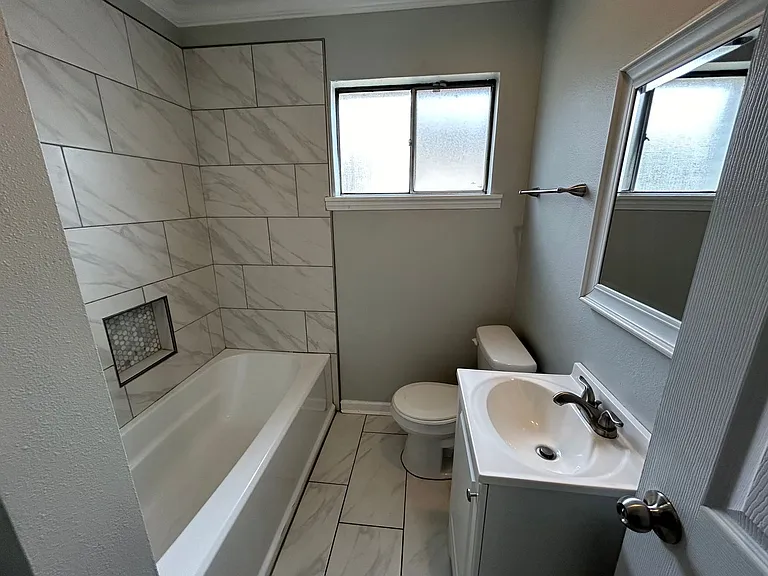 1603 Anita St — Photo 9