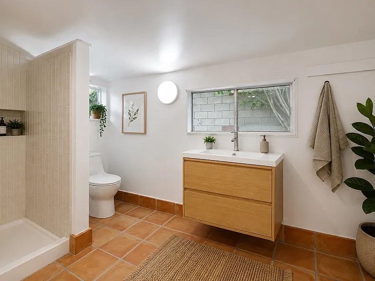 329 E Maple Ave — Photo 16