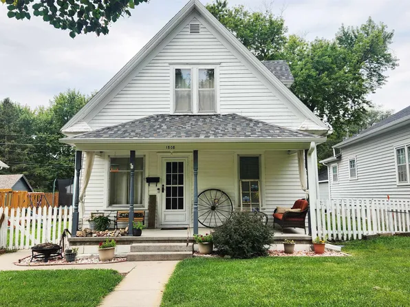 1808 Avenue D, Gothenburg, NE 69138