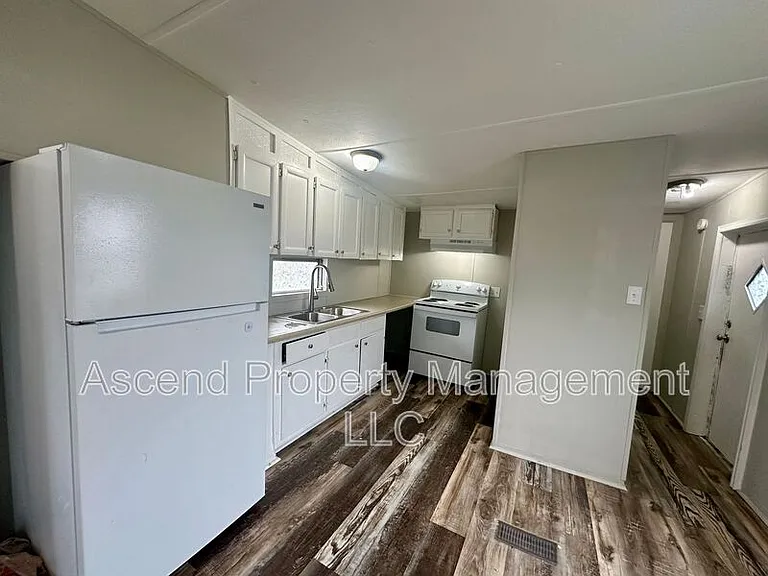 1931 Wilkes Ave — Photo 1