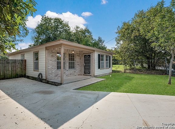 2nd image of 2410 Aransas Ave