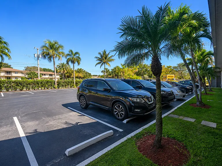 Pompano Gardens — Photo 7