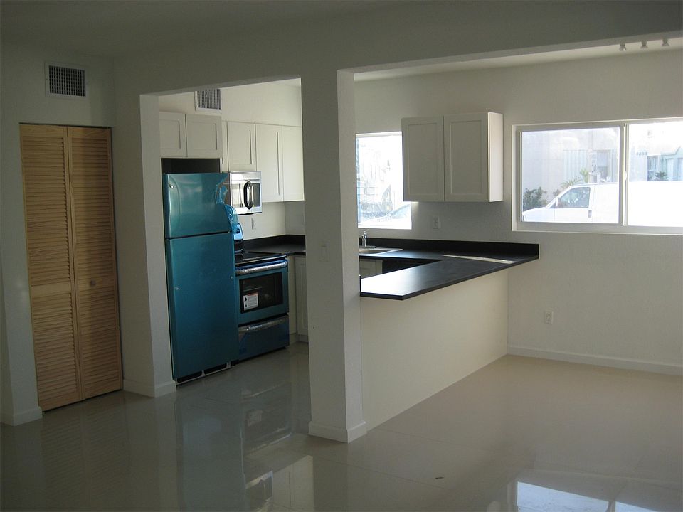 1st image of 8035 Crespi Blvd #11