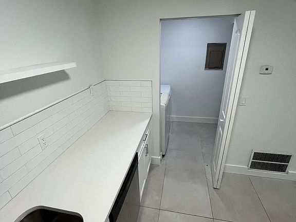 3rd image of 101 NW 23rd Pl #104