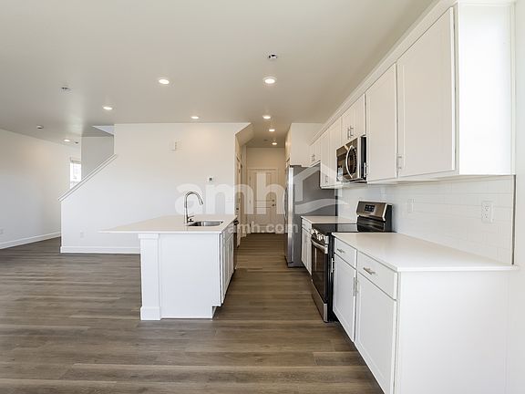 4th image of 10061 Potomac St