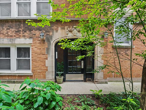 3rd image of 2917 W Leland Ave APT G