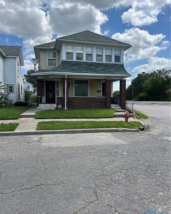 1st image of 835 Stebbins St