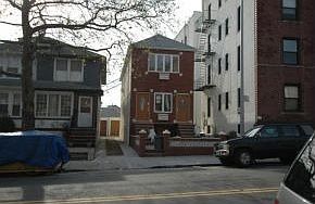2nd image of 416 Marine Ave
