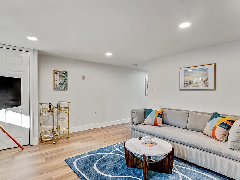 1002 C St NE #B — Photo 1