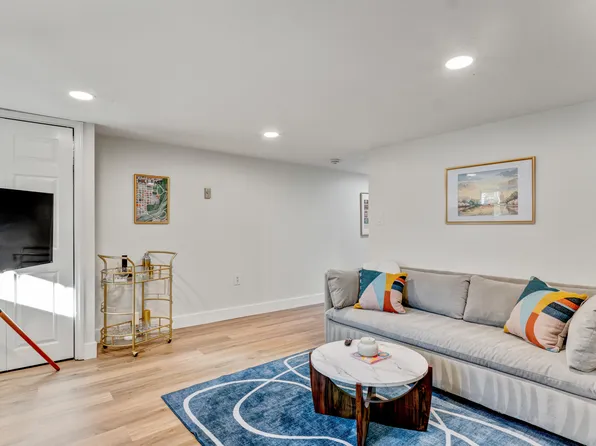 1002 C St NE APT B, Washington, DC 20002