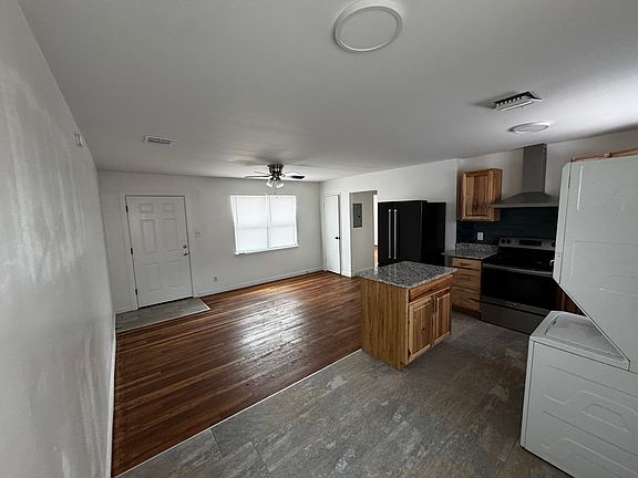 2nd image of 2902 Westhaven Dr