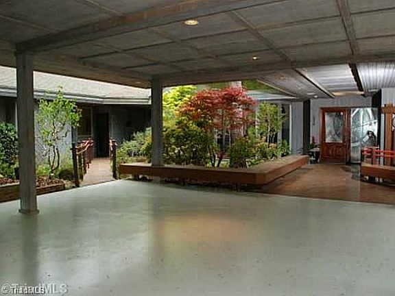 5th image of 8000 Willow Glen Trl