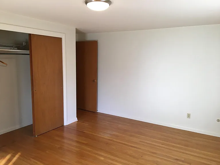302 Kenwood Ave #1 — Photo 9