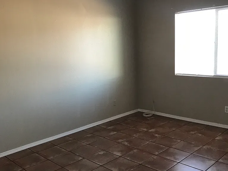 712 W Glenn St — Photo 8