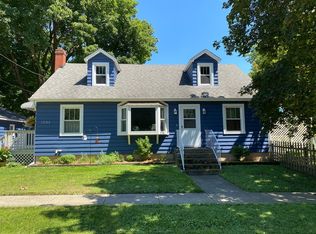 1033 S Jefferson St, Woodstock, IL 60098