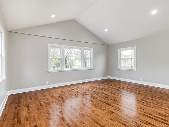 3rd image of 5648 W 87th Pl