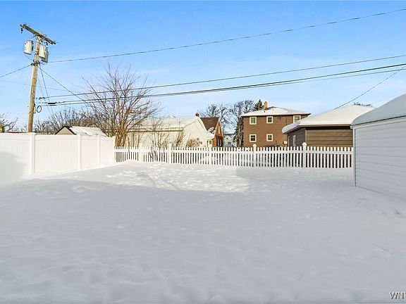 3rd image of 18 Joseph Dr