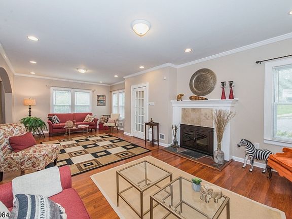 5th image of 1 Canterbury Dr