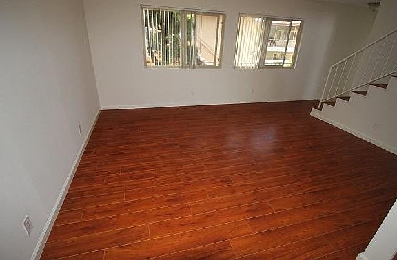 3rd image of 302 Knob Hill Ave