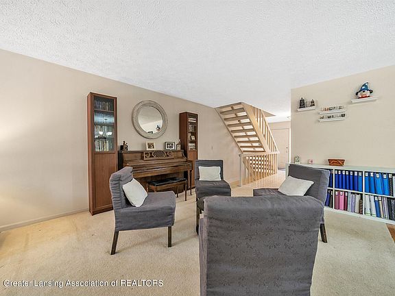 4th image of 2598 Woodhill Dr