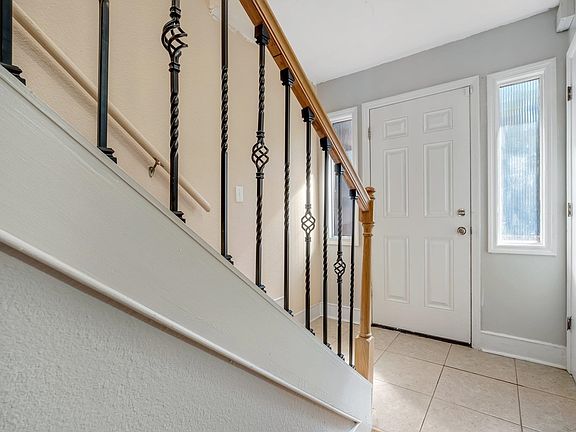 2nd image of 1738 Beechwood Cir N