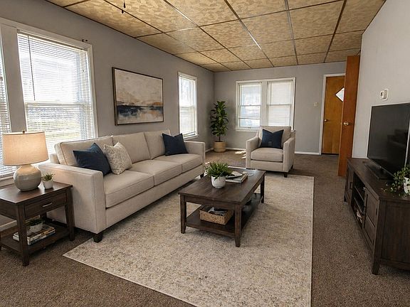3rd image of 603 Greenbay Ave
