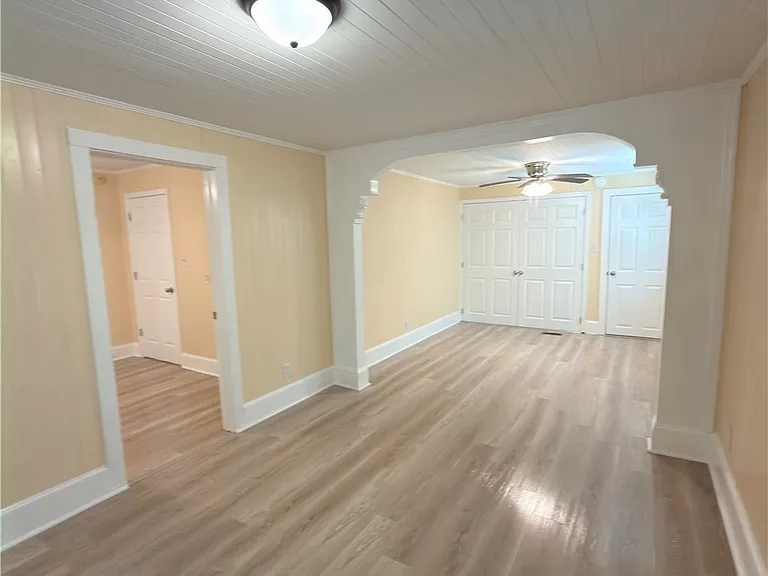 228 Eastwood Ave — Photo 8