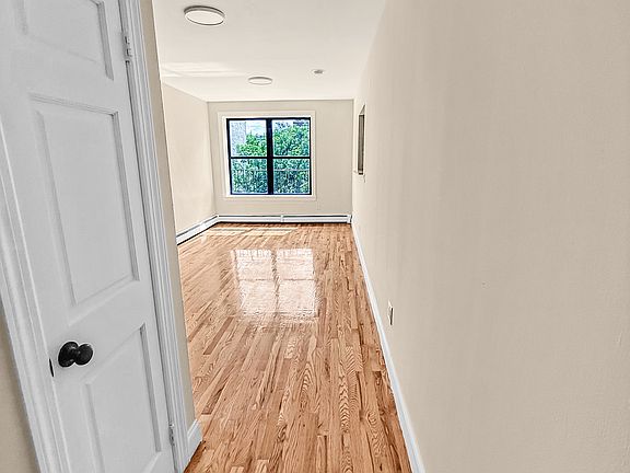 4th image of 559 W 186th St #3F