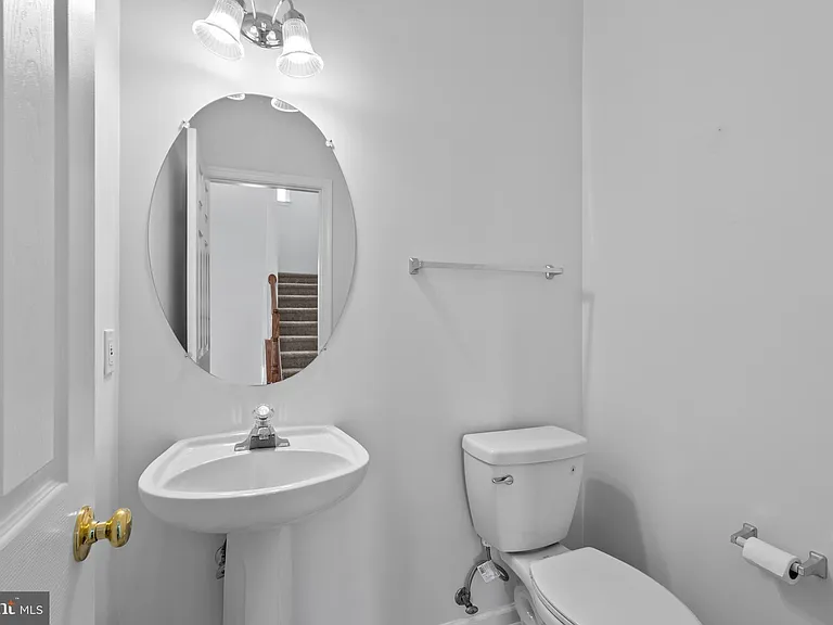 206 Heathwalk St #B — Photo 12