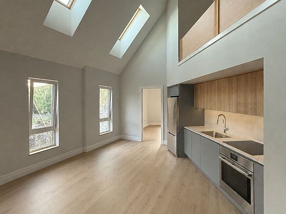 2nd image of 27 Kenilworth St #2
