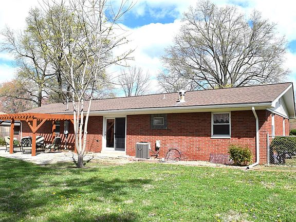 3rd image of 108 Winchester Dr