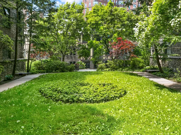 116 Pinehurst Avenue image 12 of 15