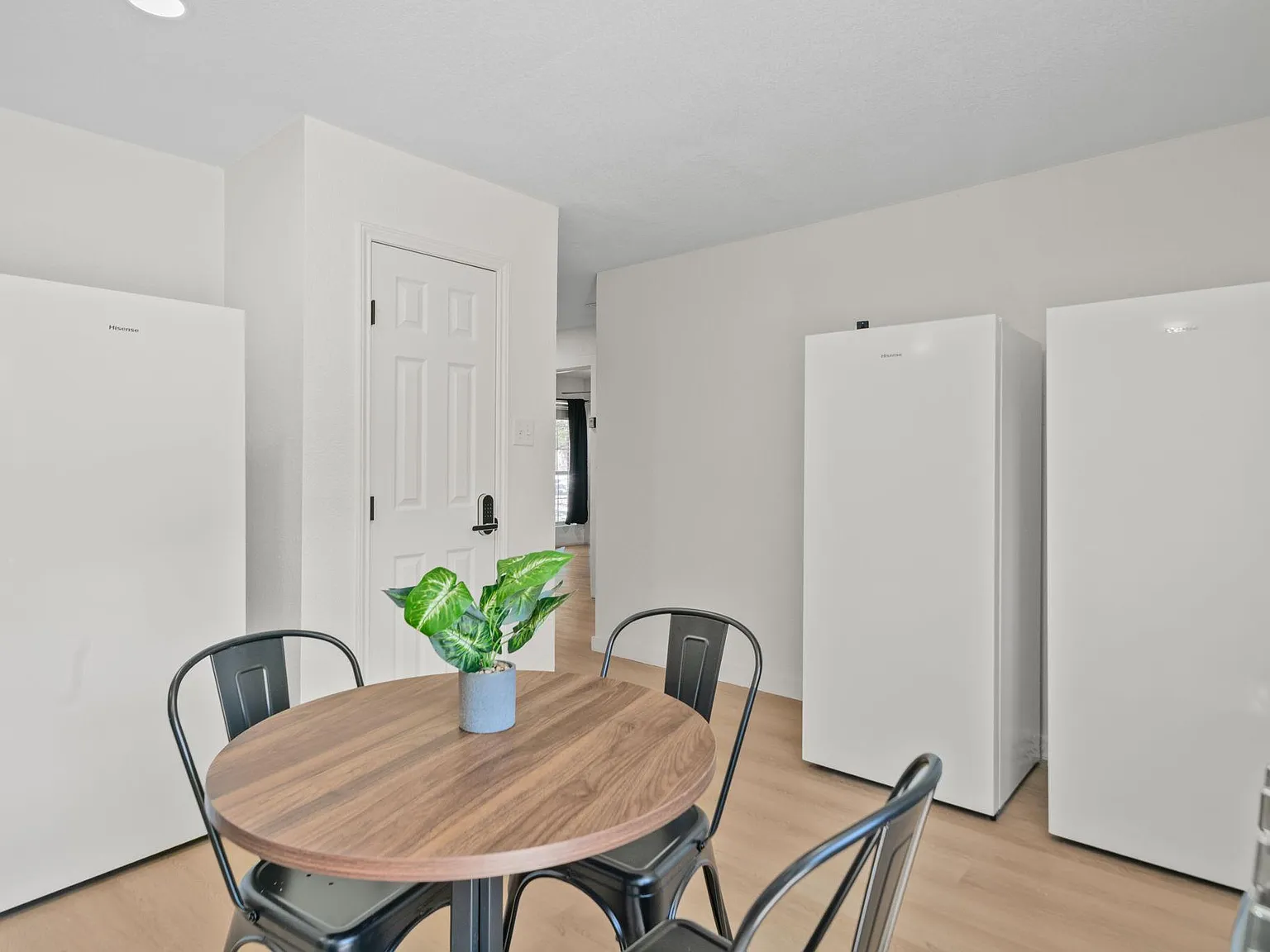 4 bed, 3.0 bath, 2450 sqft, $685 — Photo 4