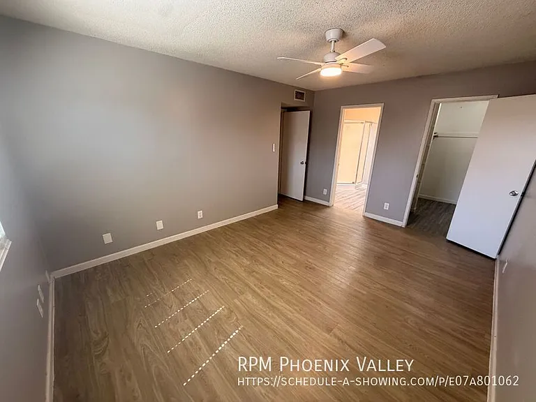 Glendale Groves — Photo 18