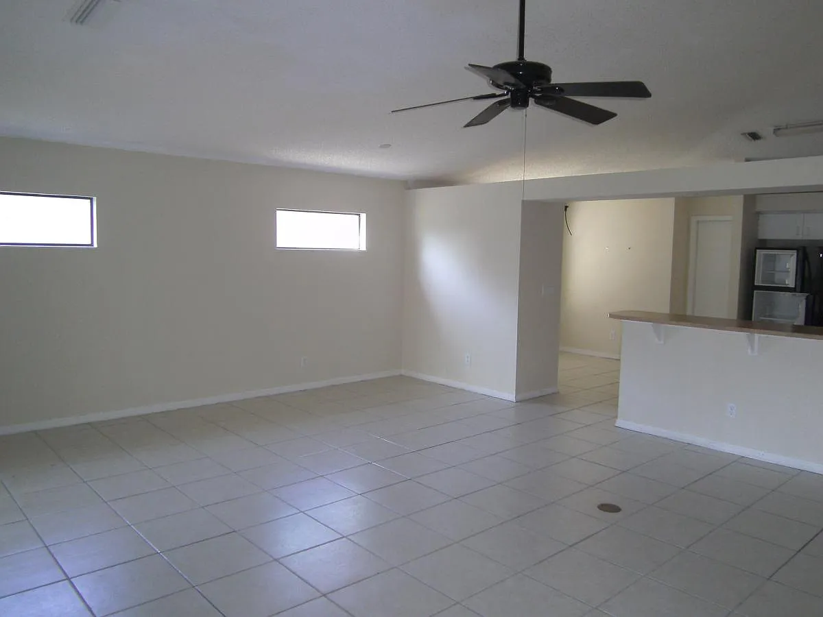3 bed, 1675 sqft, $2,400 — Photo 4