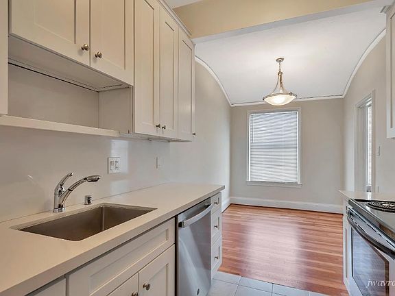 4th image of 2201 Pacific Ave #303D