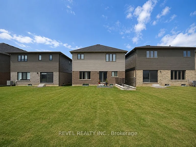 31 Mair Ave #LOWER — Photo 14